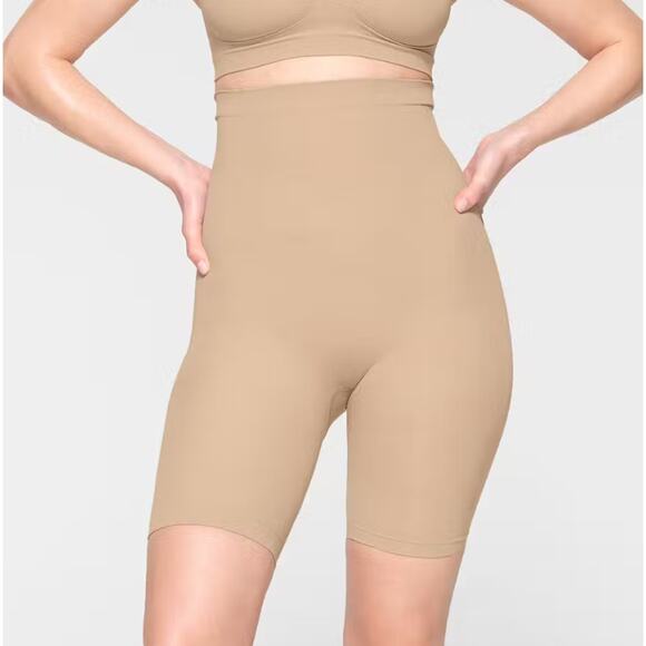 NWT SKIMS Seamless Sculpt High Waisted Above The Knee Short XS - Picture 1 of 6